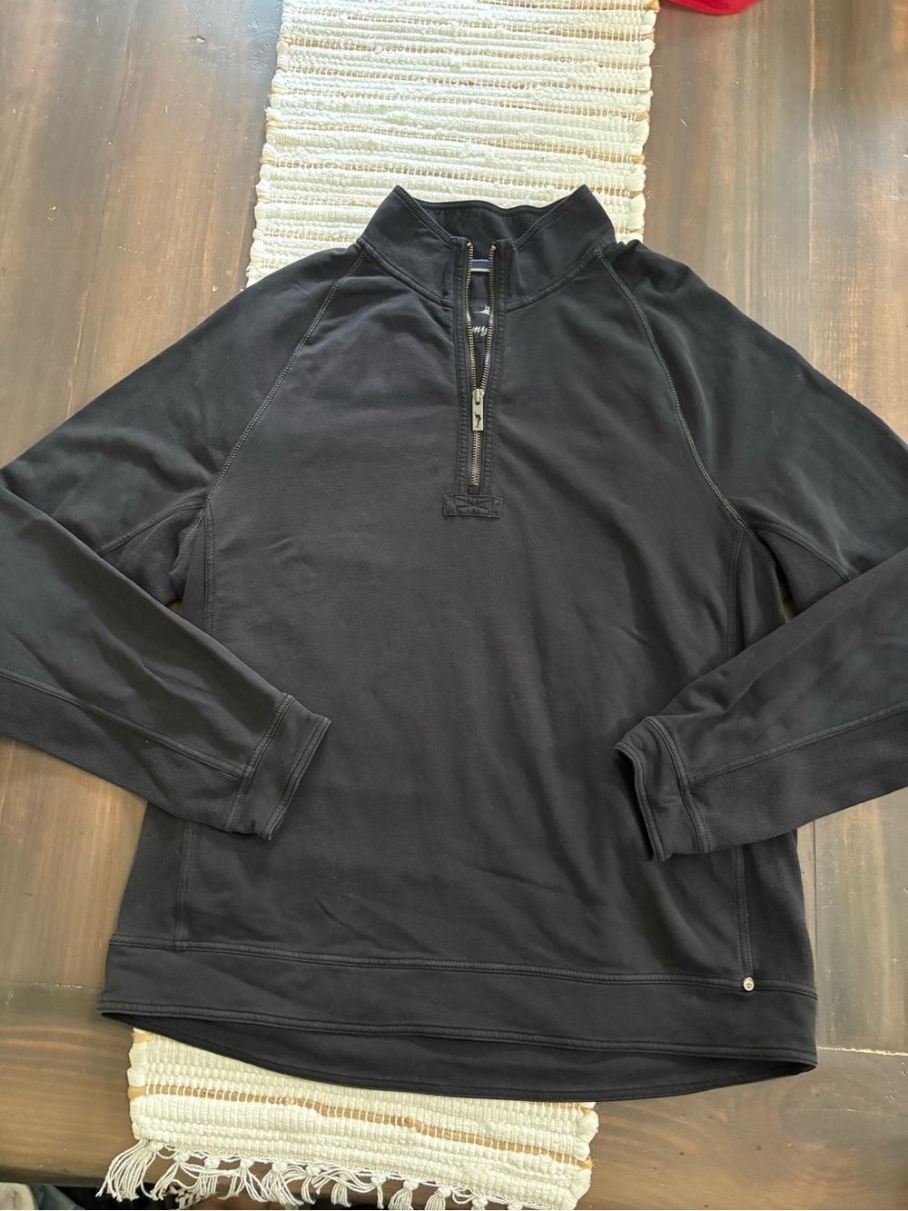 Tommy Bahamas pullover light weight sweater